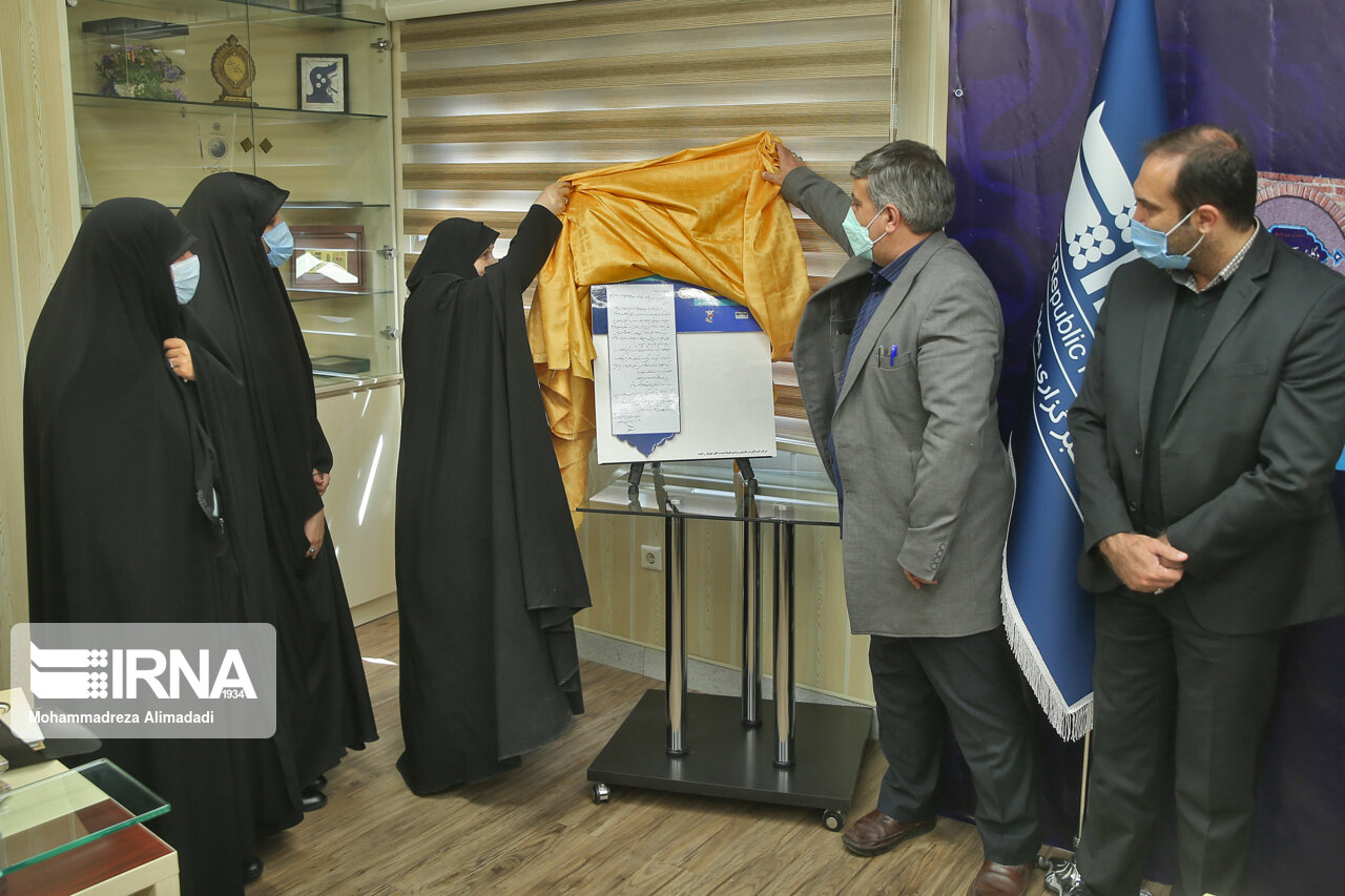 رونمایی از کتاب «درگاه این خانه بوسیدنی است»