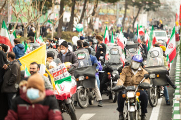 ارائه ۲۵۰ متر پهنه سلامت و بهداشت در مسیر جشن پیروزی انقلاب در تهران 