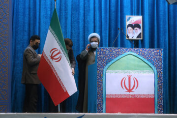 آماده سازی محل سخنرانی آیت الله رئیسی رئیس جمهوری در نماز عبادی - سیاسی جمعه تهران