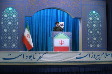 آیت الله سیدابراهیم رئیسی رئیس جمهور در حال سخنرانی در نماز عبادی - سیاسی جمعه تهران