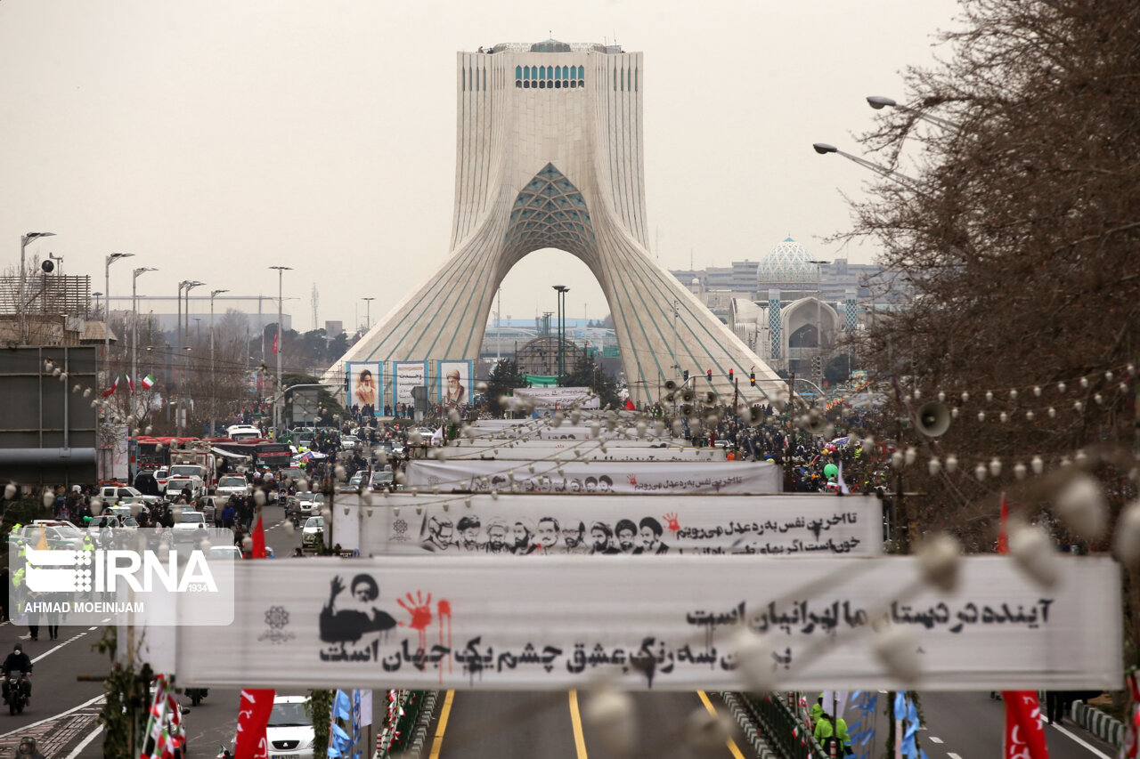 میثم مطیعی در جشن انقلاب چه شعری خواند؟ 