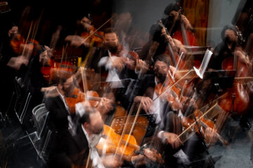 چوب رهبری مشهورترین ارکستر روسیه در دستان موسیقی‌دان ایرانی
