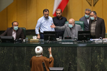 در ادامه جلسه علنی روز دوشنبه (۲اسفند) مجلس شورای اسلامی و در جریان بررسی بند مربوط به تعییت تکلیف ارز ترجیحی در بودجه ۱۴۰۱، درپی درخواست های مکرر ذوالنور برای تذکر آیین نامه ای به رئیس مجلس و عدم اجابت وی، ذوالنور مجبور شد برای جلوگیری از نقض مکرر قانون آیین نامه داخلی مجلس توسط رئیس مجلس، بدون بلندگو و با صدای بلند تذکر خود را بیان کند که جمعیتی هم از نمایندگان در تایید و یا آرام کردن وی اجتماع کردند.