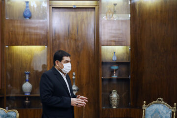 «محمد مخبر» معاون اول رییس‌جمهور قبل از دیدار با معاون نخست وزیر قزاقستان 