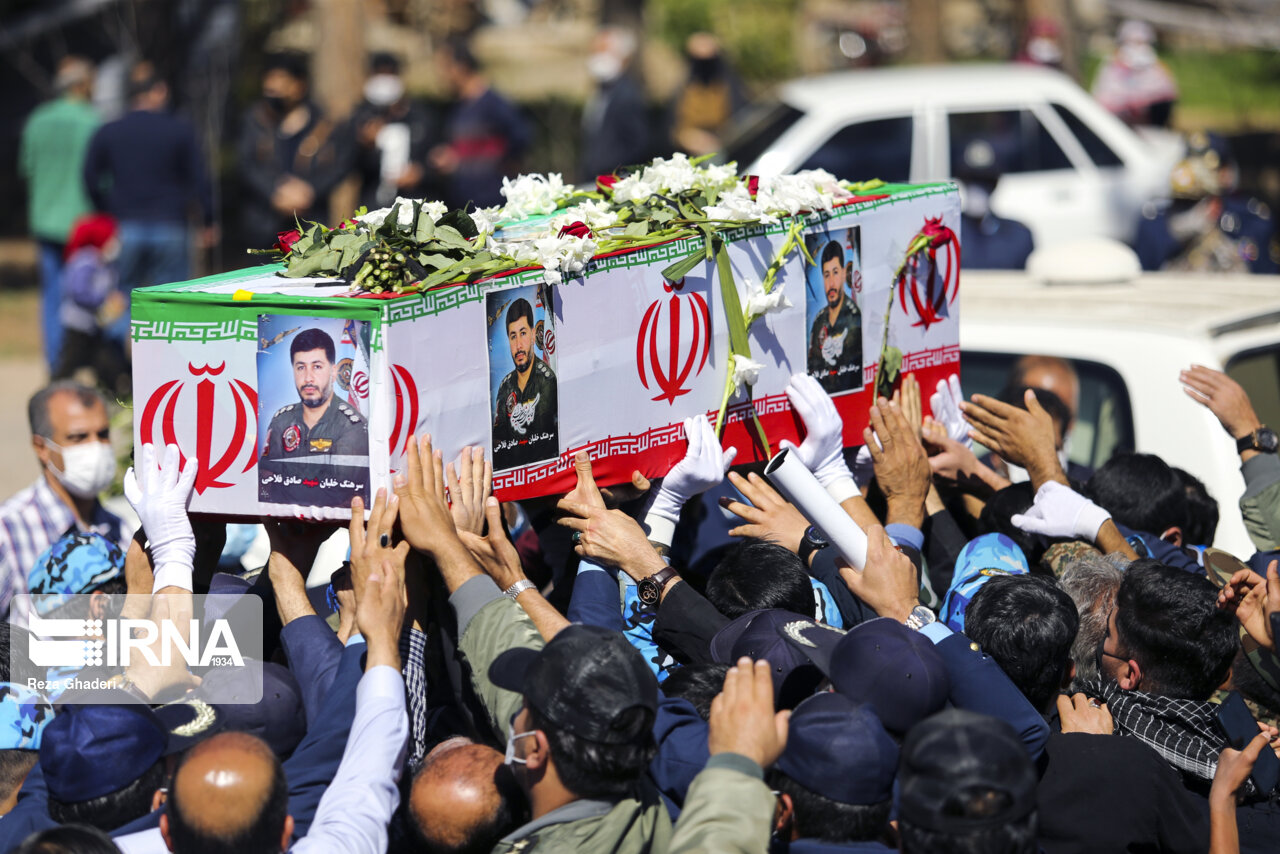 تشییع پیکر خلبان شهید صادق فلاحی در شیراز  تشییع پیکر خلبان شهید صادق فلاحی در شیراز