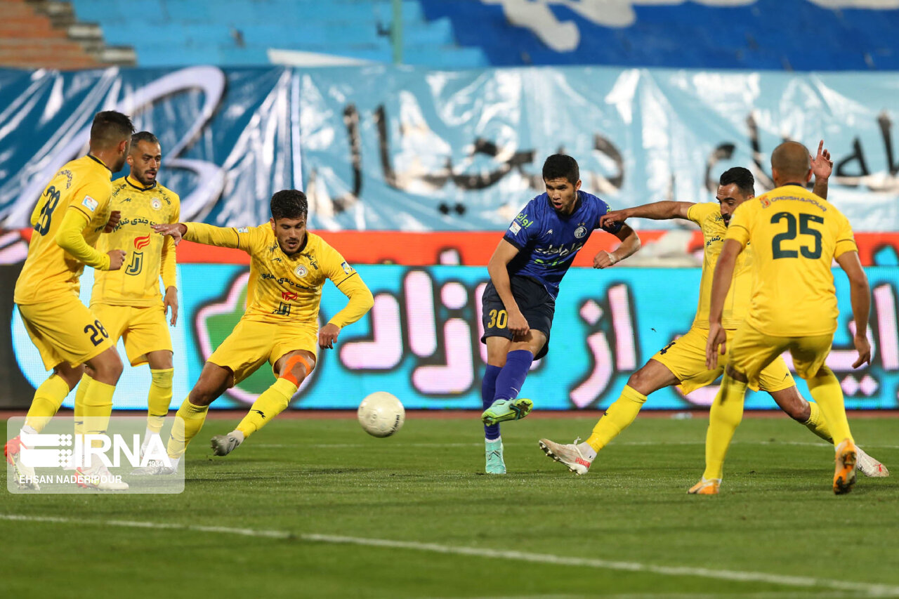 تیم فوتبال فجر شهید سپاسی شیراز به دیدار استقلال تهران می رود تیم فوتبال فجر شهید سپاسی شیراز به دیدار استقلال تهران می رود