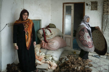 زنان هنرمندروستای ترکمن نشین تنگ لی