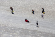 Sport d’hiver dans la piste de ski Poladkaf Sepidan à Fars