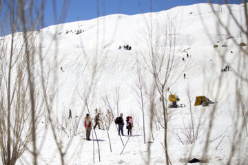 Sport d’hiver dans la piste de ski Poladkaf Sepidan à Fars 