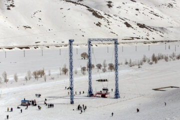 Sport d’hiver dans la piste de ski Poladkaf Sepidan à Fars 