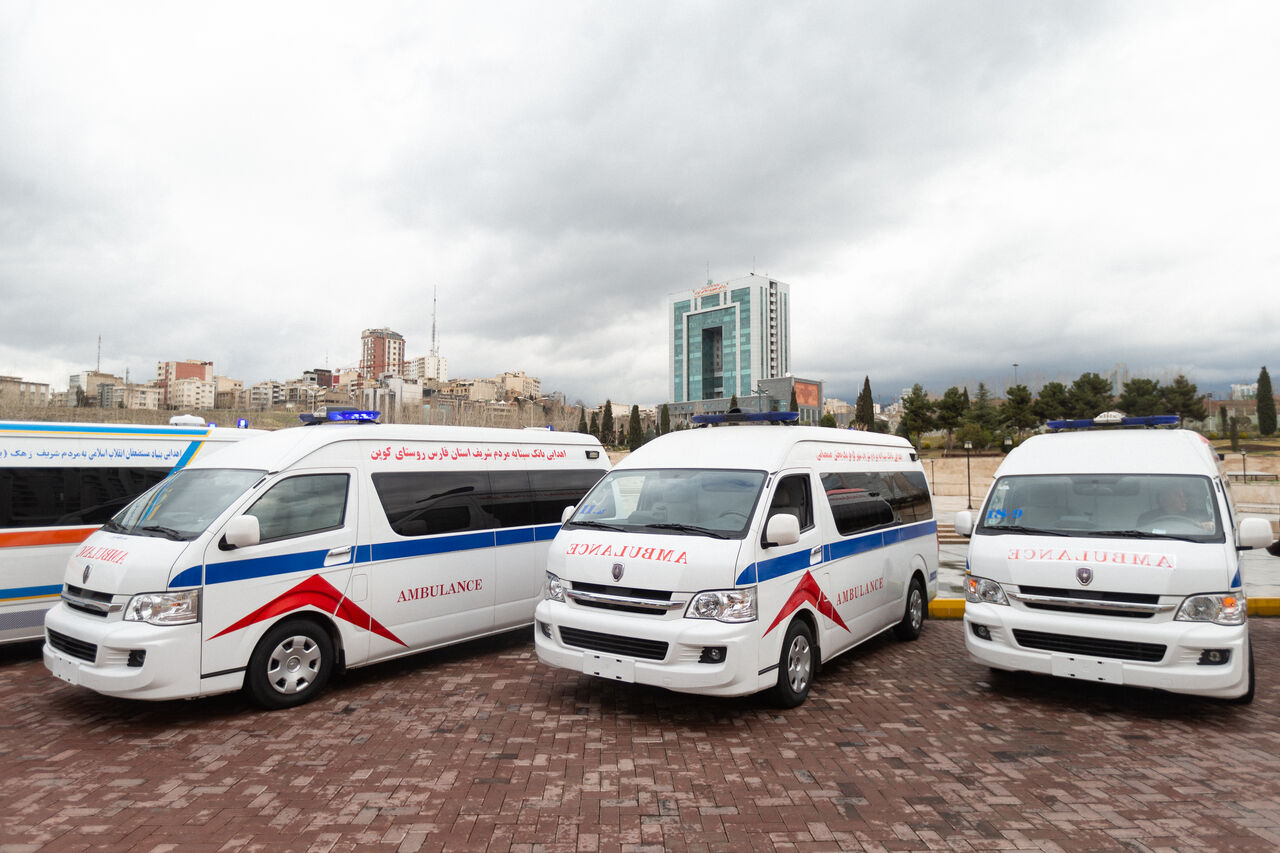 ۳۰ دستگاه آمبولانس به مراکز درمانی مناطق محروم تحویل داده شد
