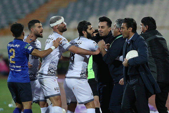 سه امتیاز طلایی استقلال به لطف پنالتیها/ «فرهاد» بازهم مچ «امیر» را خواباند