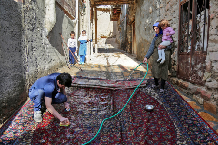 خانه تکانی؛ یک دورهمی کاری خانوادگی