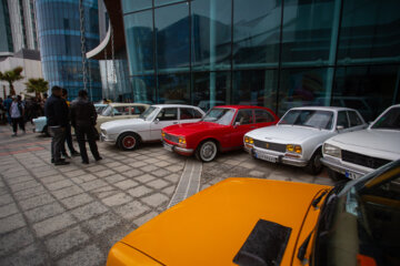 Reunión de Coches Clásicos en Isfahán
