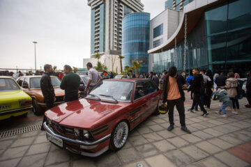 Reunión de Coches Clásicos en Isfahán
