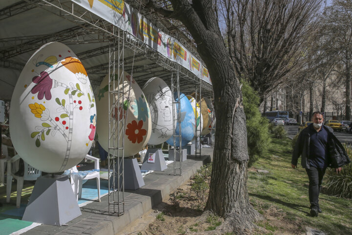 Scent of Nowruz in Tehran backstreets