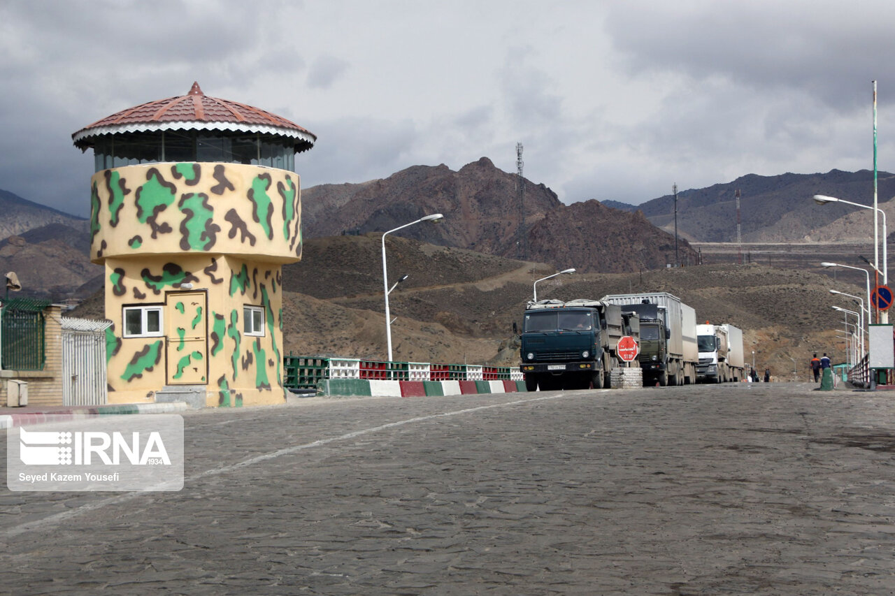 افزایش روزانه حمل و نقل کالا از پایانه مرزی جلفا به ۴۰۰ دستگاه خودرو افزایش روزانه حمل و نقل کالا از پایانه مرزی جلفا به ۴۰۰ دستگاه خودرو