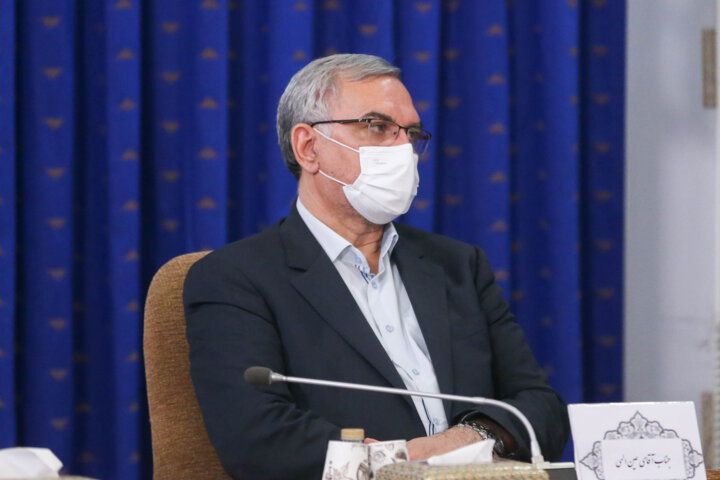 انتظار برای پایان حواشی قیمت دارو/مسئولان چه می گویند؟