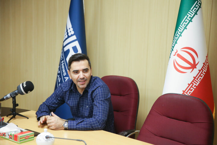 کشاورز: سوءتفاهمهای فوتسالی با یک دورهمی حل میشود / مدارس فوتسال تجاری هستند