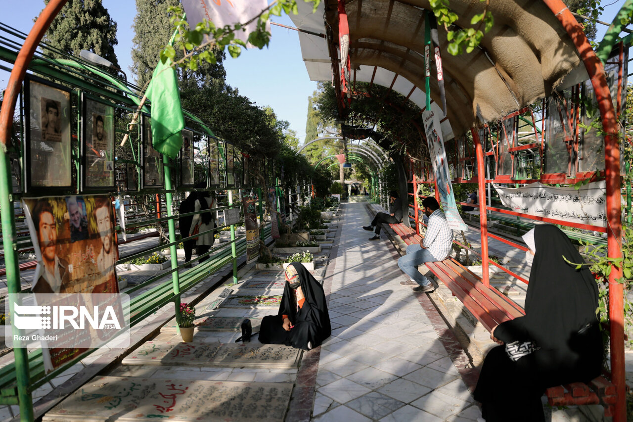 روایت پرندگان عاشقی که در سوم فروردین به آسمان پرکشیدند روایت پرندگان عاشقی که در سوم فروردین به آسمان پرکشیدند