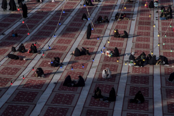 مسجد مقدس جمکران در شب نیمه شعبان