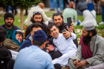 Turistas durante Noruz en Isfahán