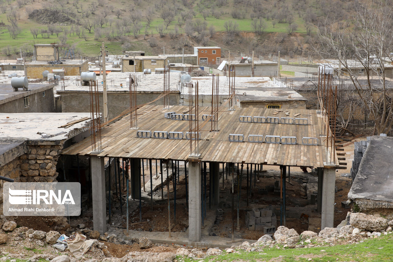 بنیاد مسکن در ۱۹ نقطه کشور مشغول بازسازی منازل آسیب‌دیده مردم است