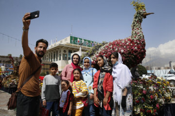 گردشگران نوروزی در  برج میلاد