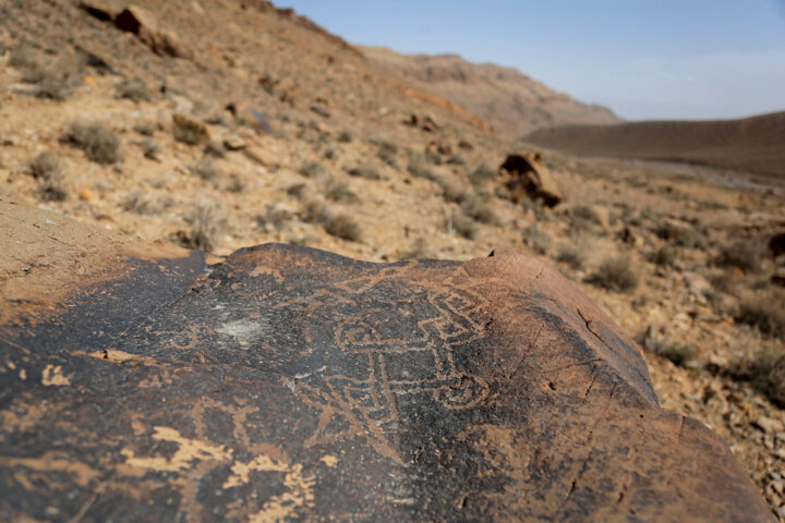 سنگ نگاره‌های «جربت»؛ موزه ای در دامان طبیعت