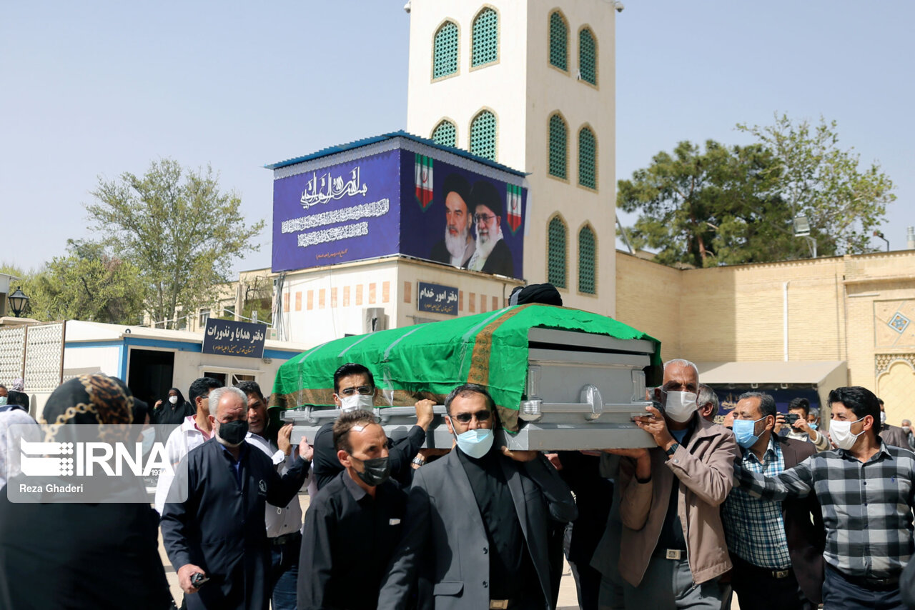 پیکر آیت الله فقیه امامجمعه نی ریز به خاک سپرده شد پیکر آیت الله فقیه امامجمعه نی ریز به خاک سپرده شد
