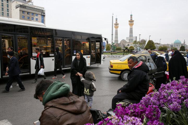 کمبود توقفگاه، معضل همیشگی زائران حرم مطهر رضوی