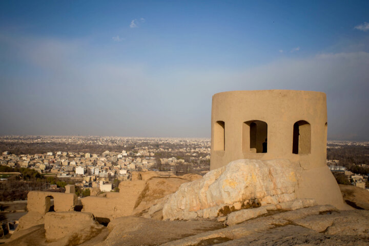 کشف شواهد ۲۰۰ هزار ساله حضور انسان در هرمزگان تا صادرات چرم ایلام به فرانسه