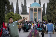 نوروز کے دنوں میں ایرانی نامور شاعروں 'حافظ اور سعدی' کے مزار کا دورہ کرنے کے مناظر

