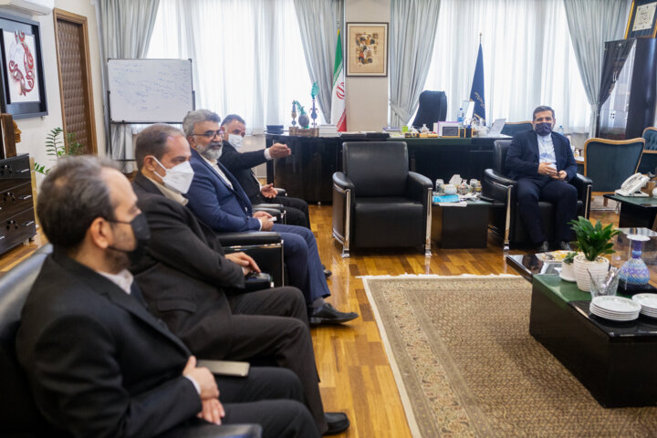 شرکتهای دانشبنیان برای فعالیت در عرصه صعنت چاپ و نشر به میدان بیایند