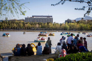 در حاشیه زاینده رود