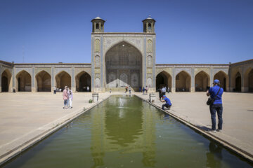 Norouz 2022 en Iran : les voyageurs dans le jardin Eram le Zandieh de Shiraz au sud