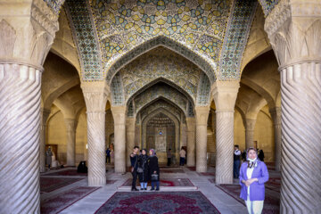 Norouz 2022 en Iran : les voyageurs dans le jardin Eram le Zandieh de Shiraz au sud