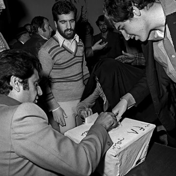 1 Nisan 1979: İran halkı İslam Cumhuriyeti Devleti'ne onay verdi