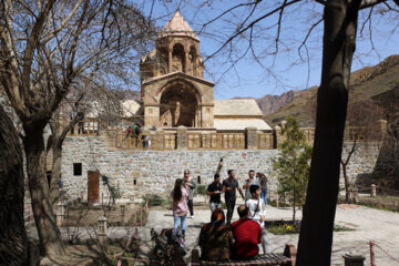 گردشگران نوروزی در کلیسای «سنت استپانوس»