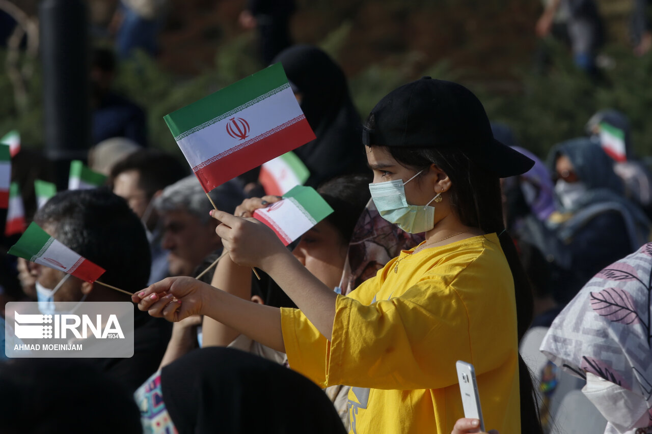 احترام به پرچم را چگونه در غرب آموزش میدهند احترام به پرچم را چگونه در غرب آموزش میدهند