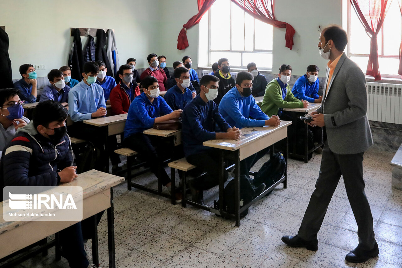 ۷۰۰ کلاس درس در استان همدان بیش از ۳۶ دانش آموز دارد