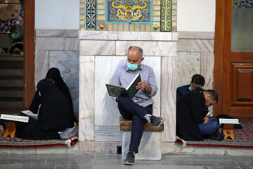 جزء خوانی قرآن کریم در حرم امام رضا (ع)