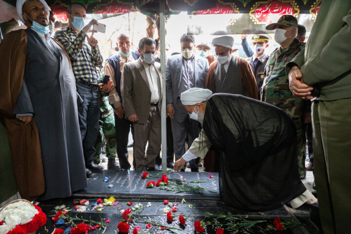 غبارروبی قطعهای از بهشتِ قلم