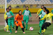 Fußballmannschaften der Frauen von Sepahan und der Gemeinde Sirjan