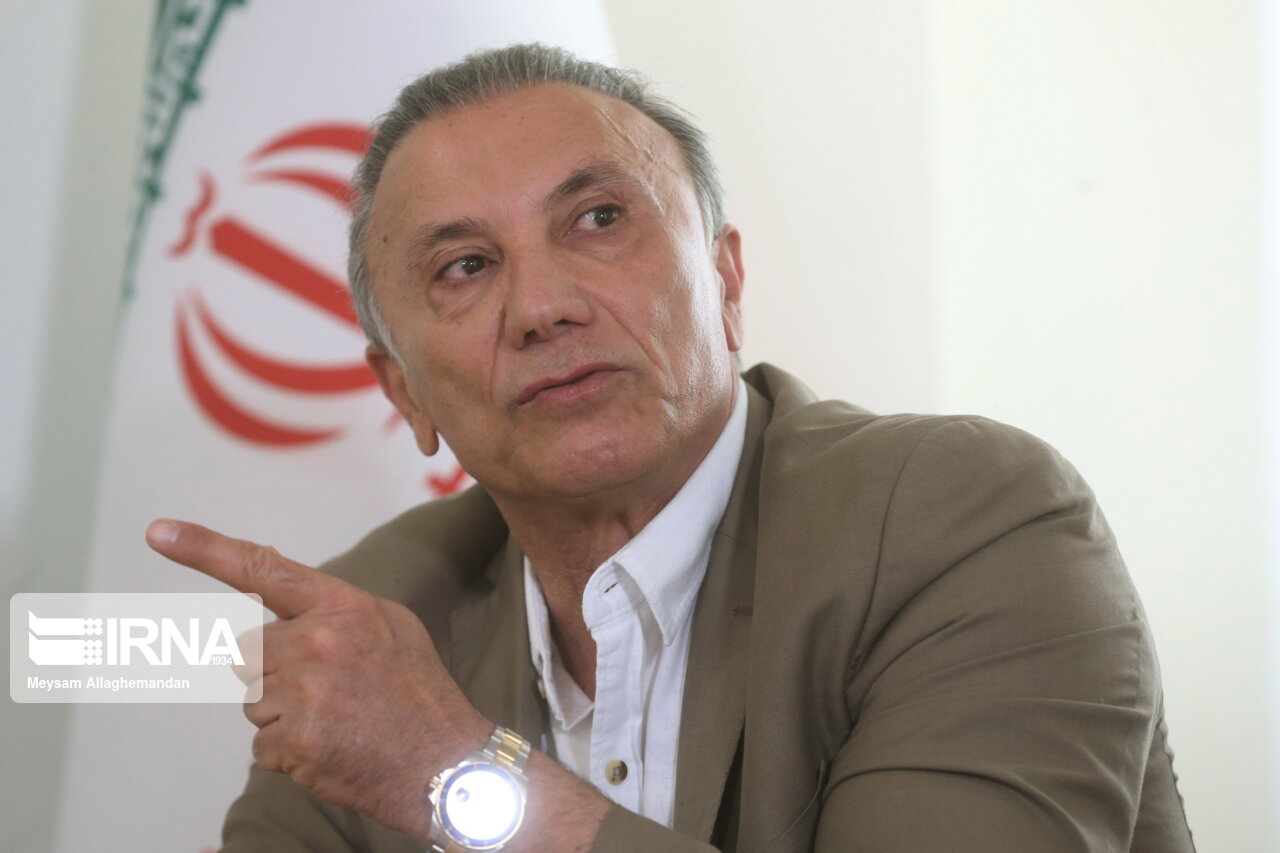 درخشان: امیدوارم کیروش تیم ملی را به دور دوم جامجهانی ببرد / تعطیلی لیگ به ضرر پرسپولیس است