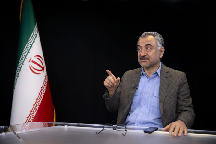 مخالف گره زدن آب خوردن به مذاکرات بودم/موضع دولت درخصوص روسیه و اوکراین بسیار خوب بود/به سیف و جهانگیری هشدار ارزی داده بودم