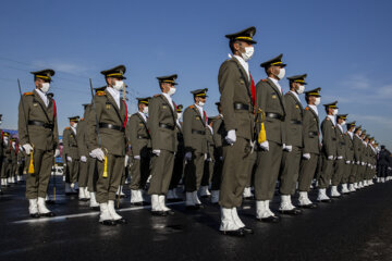 La celebración del Día Nacional del Ejército en Teherán
