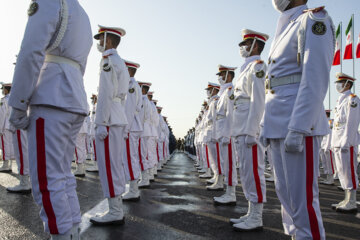 La celebración del Día Nacional del Ejército en Teherán
