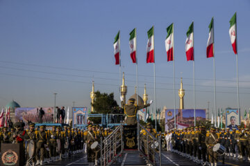 La celebración del Día Nacional del Ejército en Teherán
