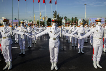 La celebración del Día Nacional del Ejército en Teherán
